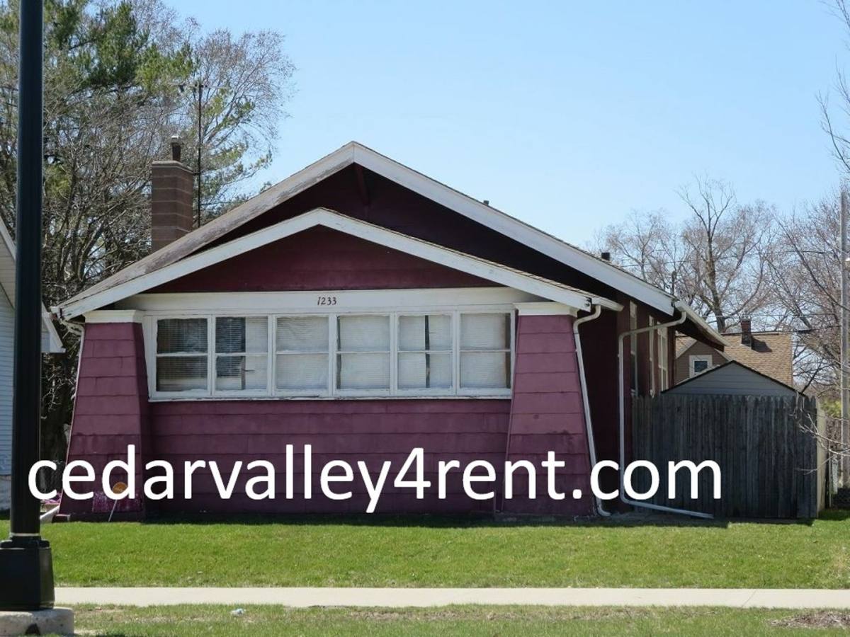 House for rent at 1233 Logan Ave, Waterloo, IA 50703