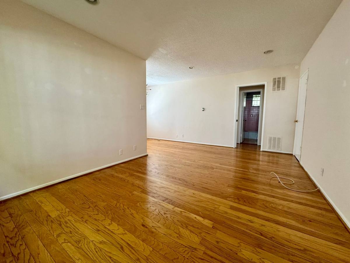 Apartment for rent at 506 N Flores St, Los Angeles, CA 90048