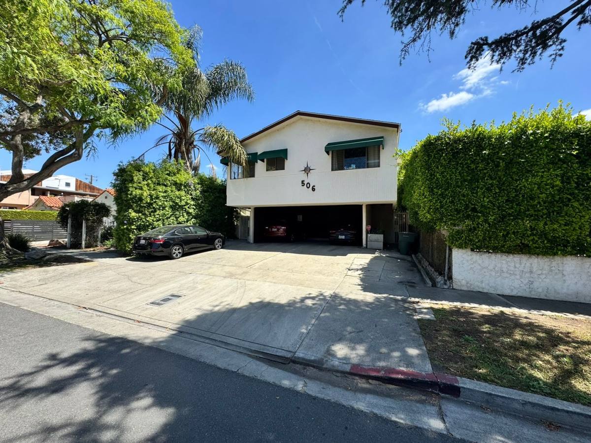 Apartment for rent at 506 N Flores St, Los Angeles, CA 90048