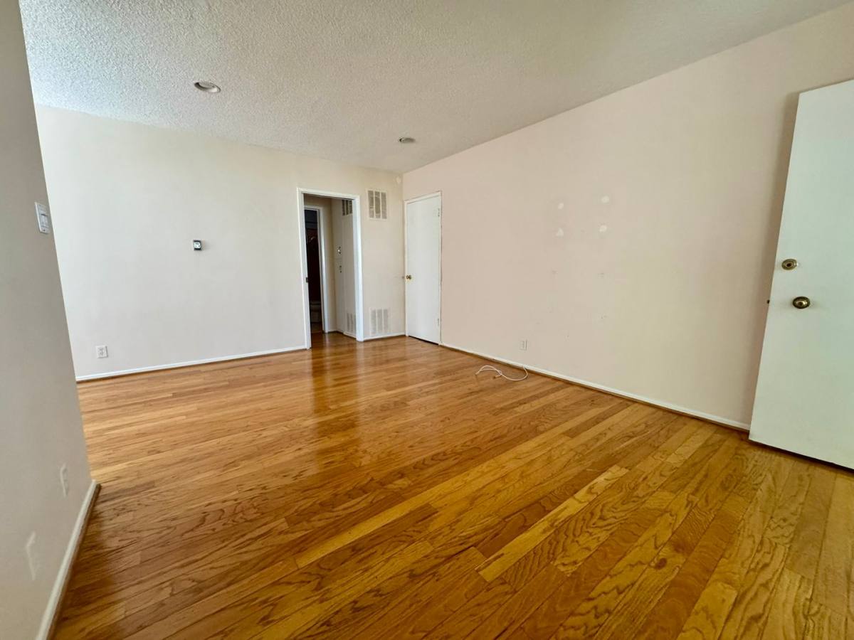 Apartment for rent at 506 N Flores St, Los Angeles, CA 90048