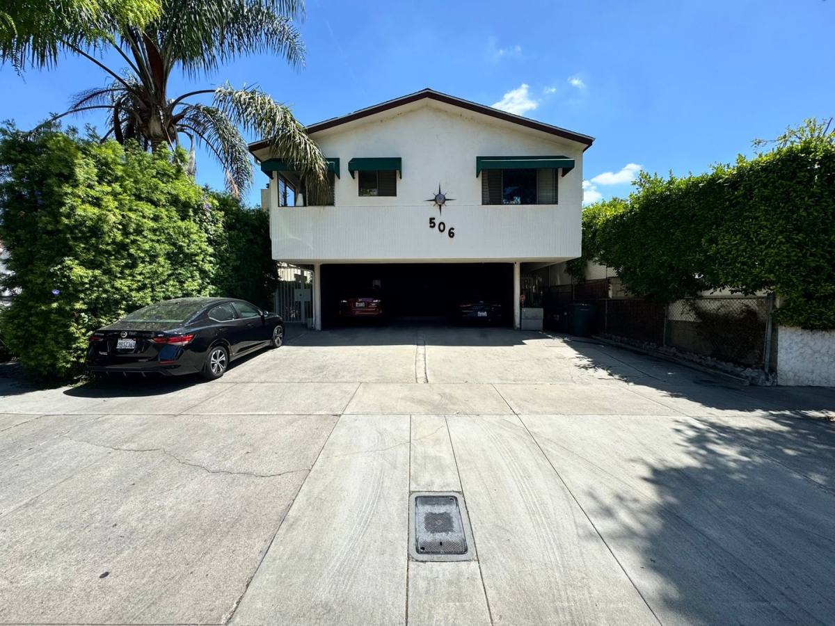 Apartment for rent at 506 N Flores St, Los Angeles, CA 90048