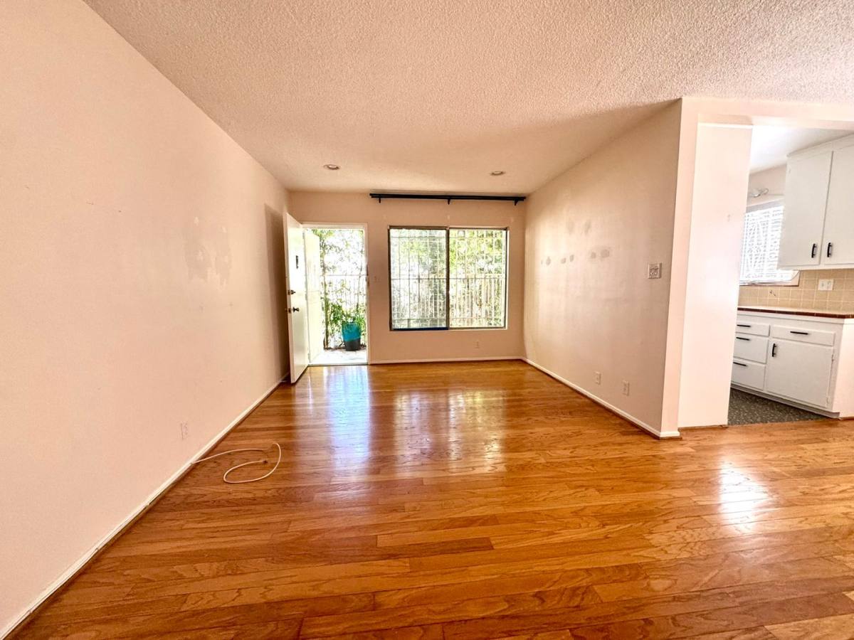 Apartment for rent at 506 N Flores St, Los Angeles, CA 90048