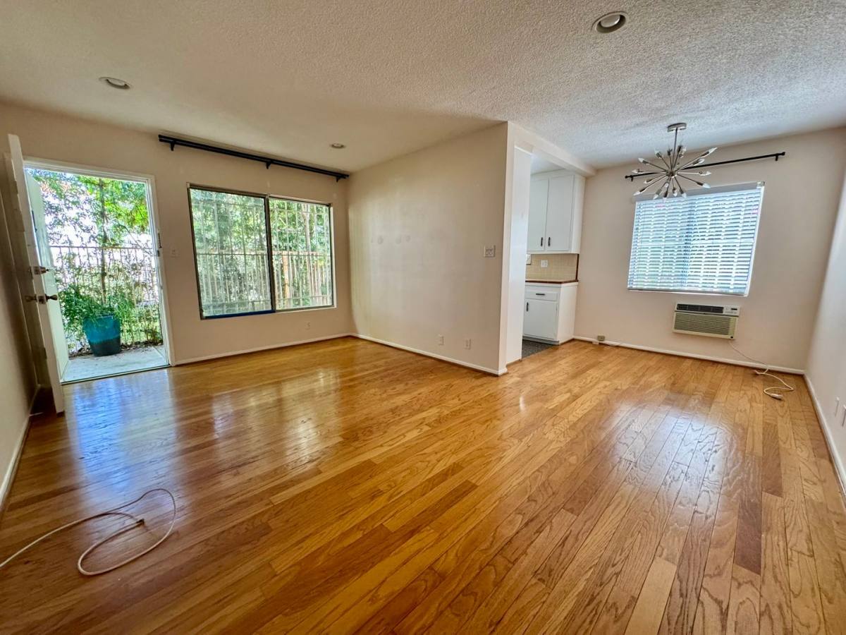 Apartment for rent at 506 N Flores St, Los Angeles, CA 90048