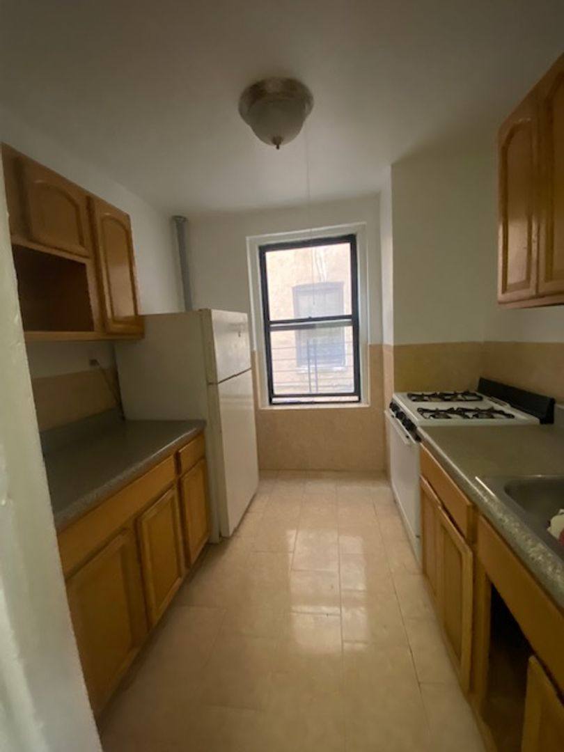 Apartment for rent at 1152-1156 Colgate Ave, Bronx, NY 10472