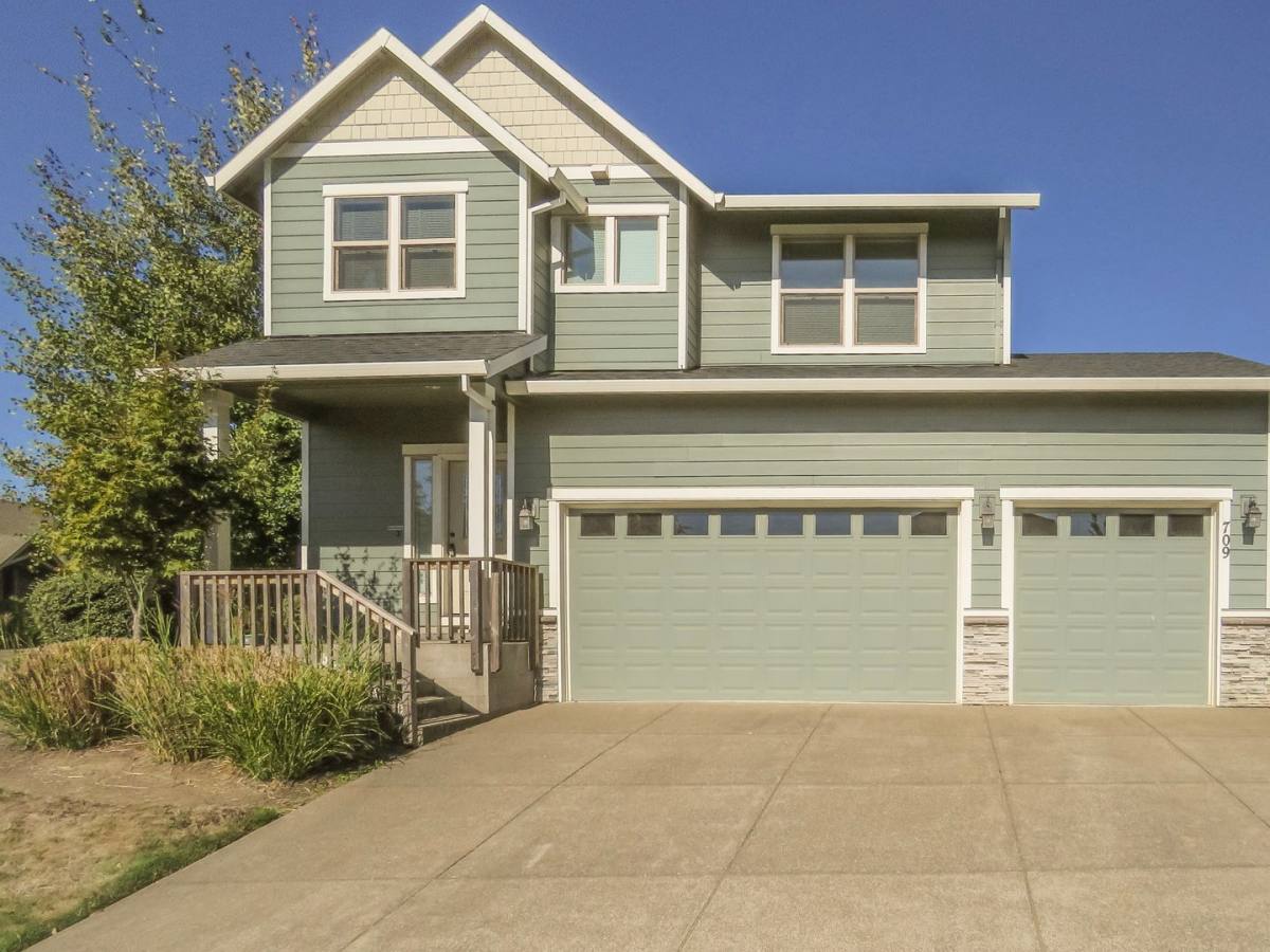 House for rent at 709 E Garfield St, Carlton, OR 97111