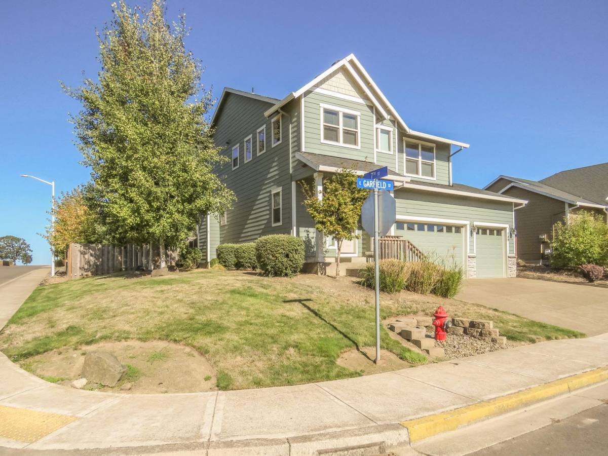 House for rent at 709 E Garfield St, Carlton, OR 97111