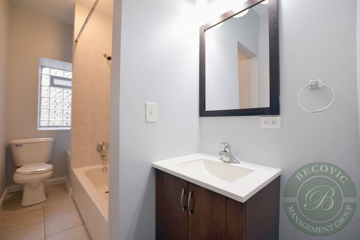 Apartment for rent at 4555 N Malden St, Chicago, IL 60640