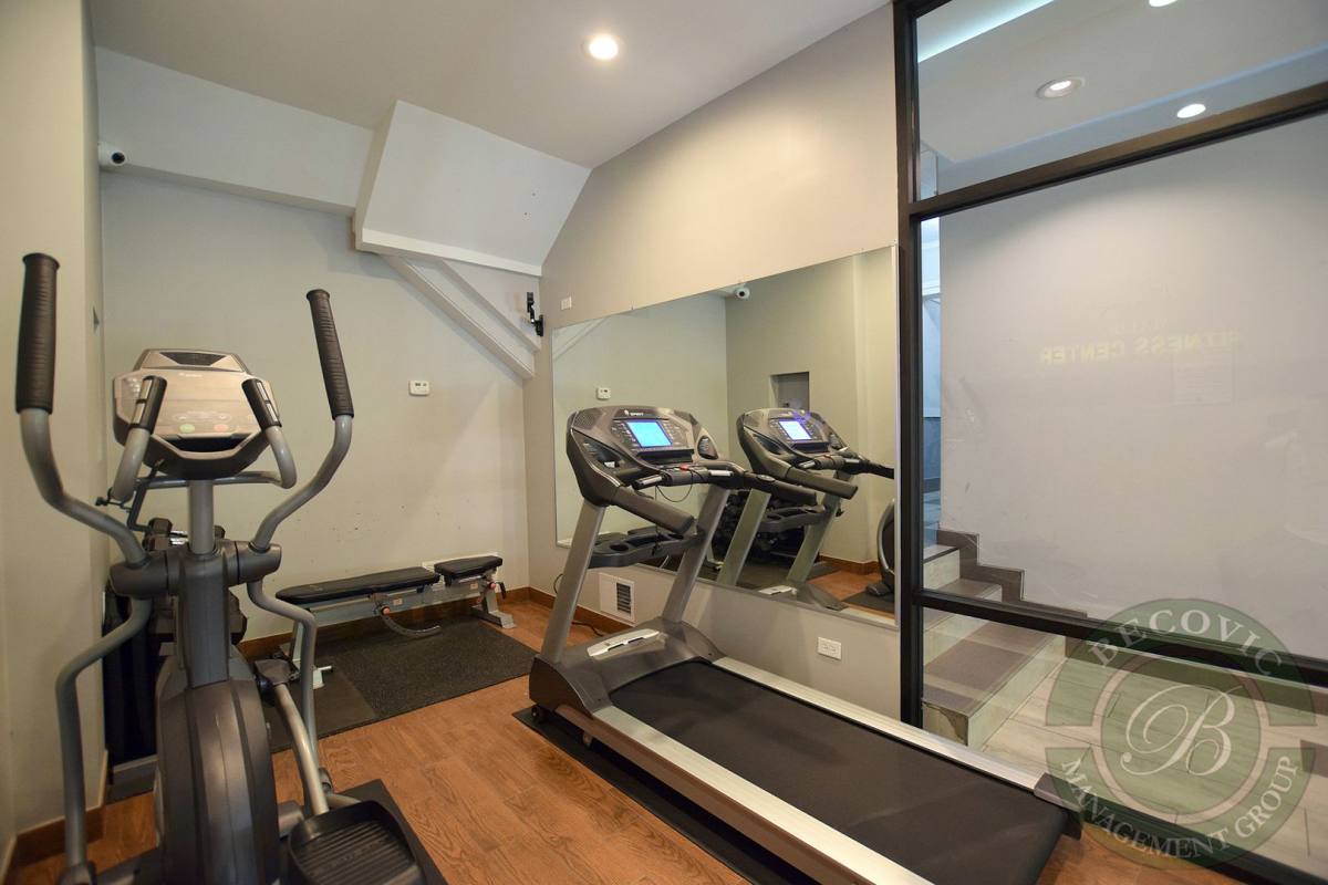 Apartment for rent at 4555 N Malden St, Chicago, IL 60640