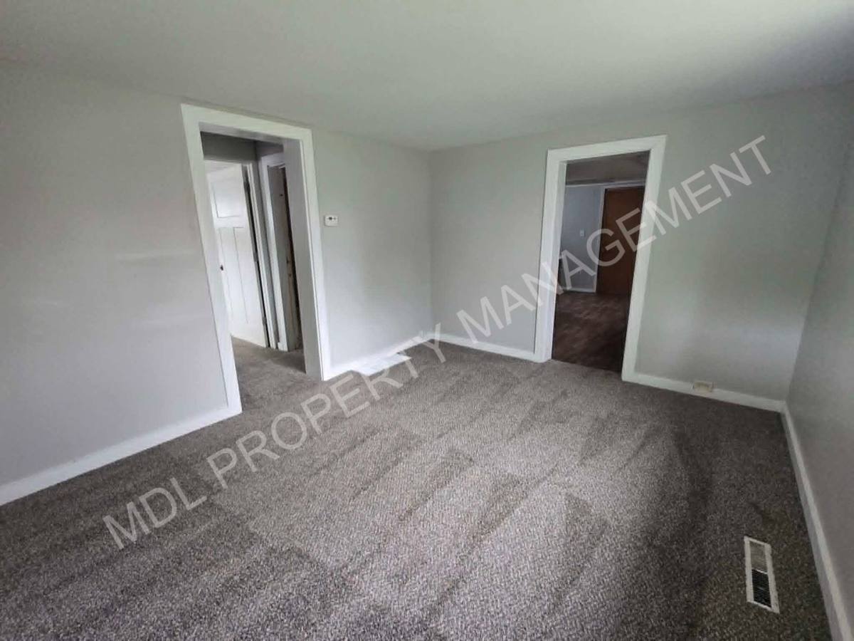 House for rent at 1402 Cass St, Saginaw, MI 48602