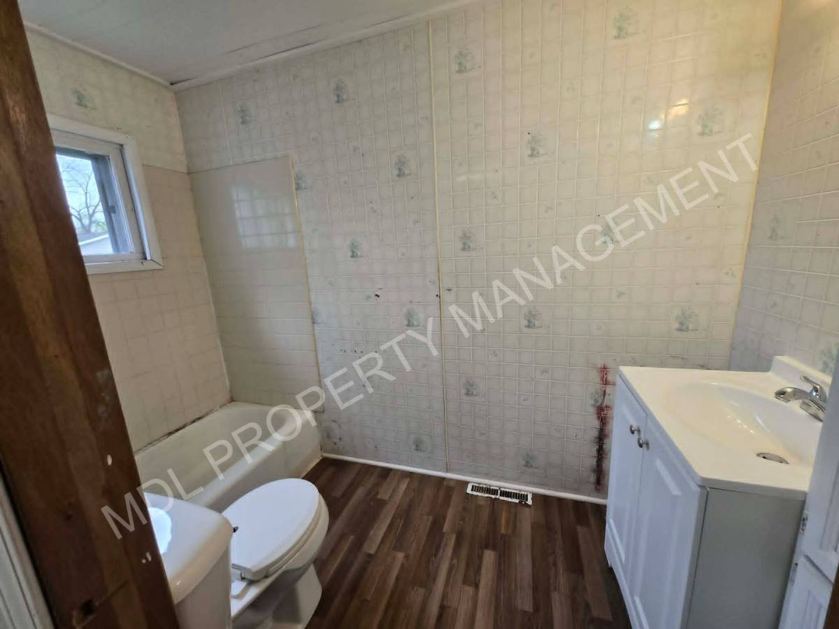 House for rent at 1402 Cass St, Saginaw, MI 48602