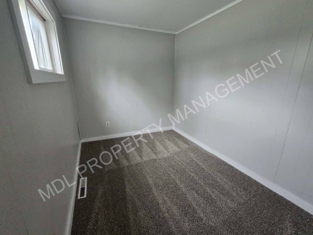 House for rent at 1402 Cass St, Saginaw, MI 48602