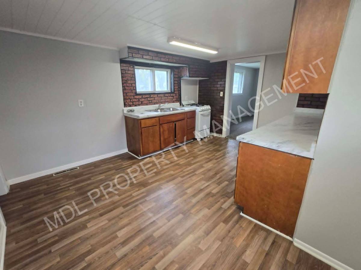 House for rent at 1402 Cass St, Saginaw, MI 48602