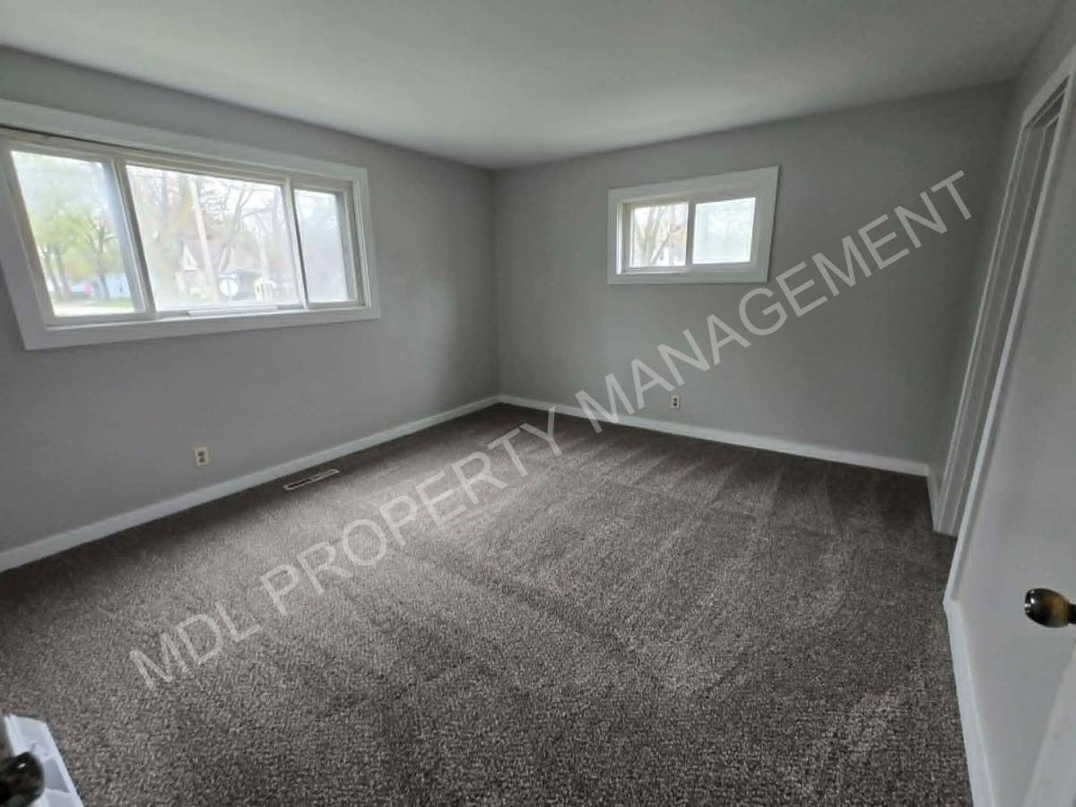 House for rent at 1402 Cass St, Saginaw, MI 48602