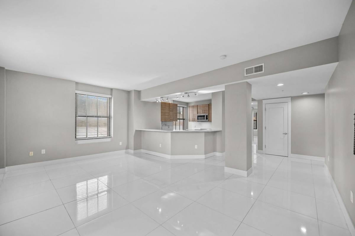 Condo for rent at 400 Walnut St, Des Moines, IA 50309