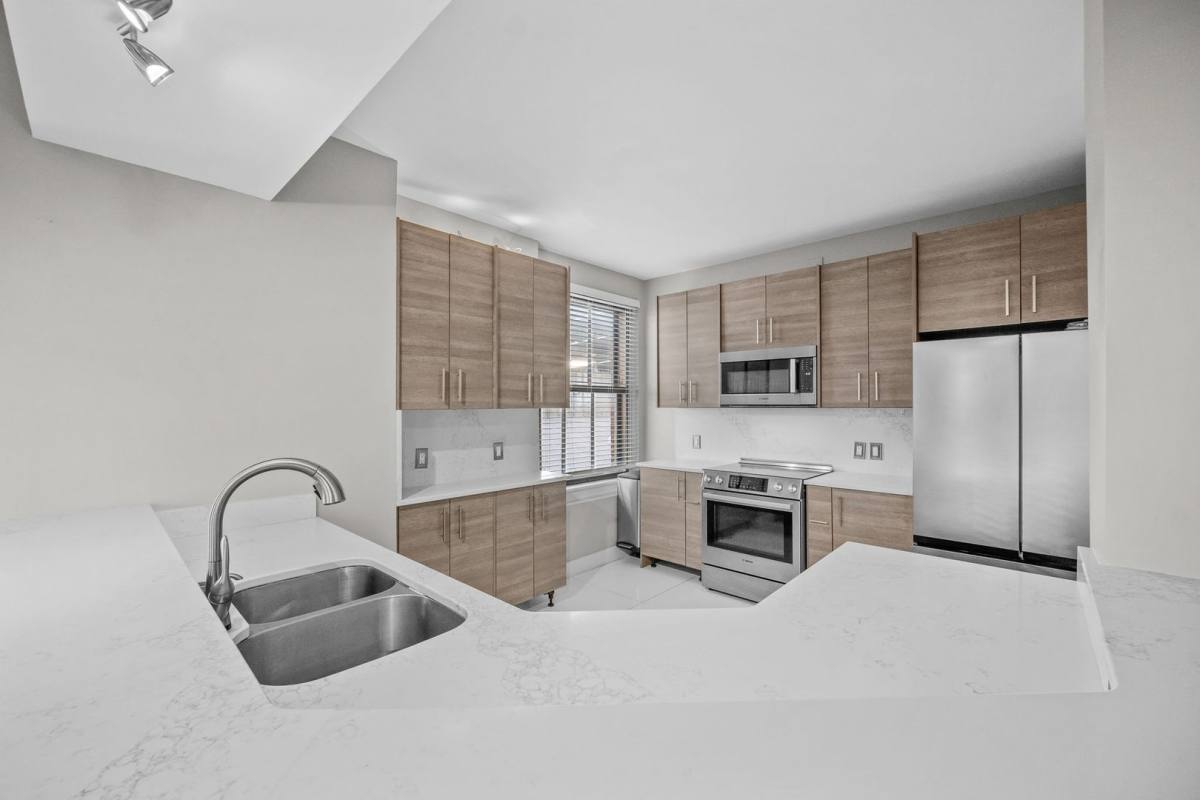 Condo for rent at 400 Walnut St, Des Moines, IA 50309