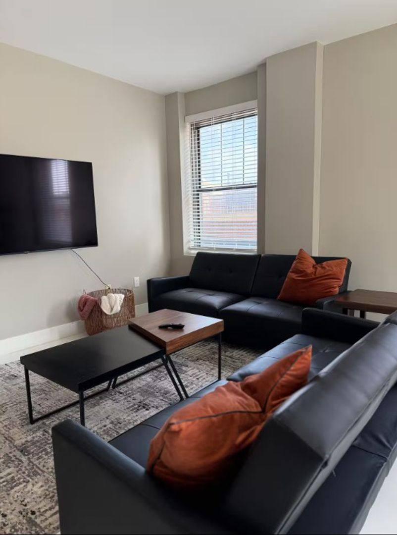 Condo for rent at 400 Walnut St, Des Moines, IA 50309