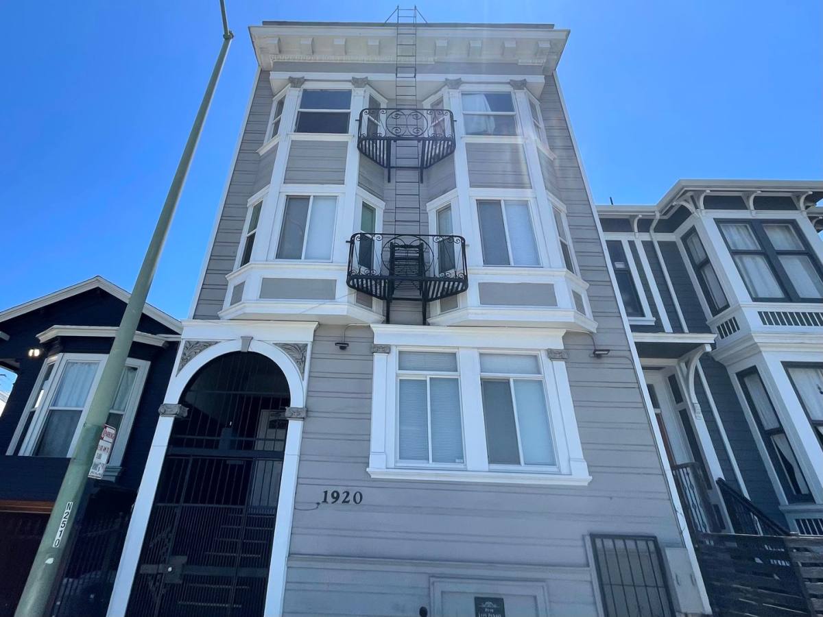 Apartment for rent at 1920 Castro St, Oakland, CA 94612