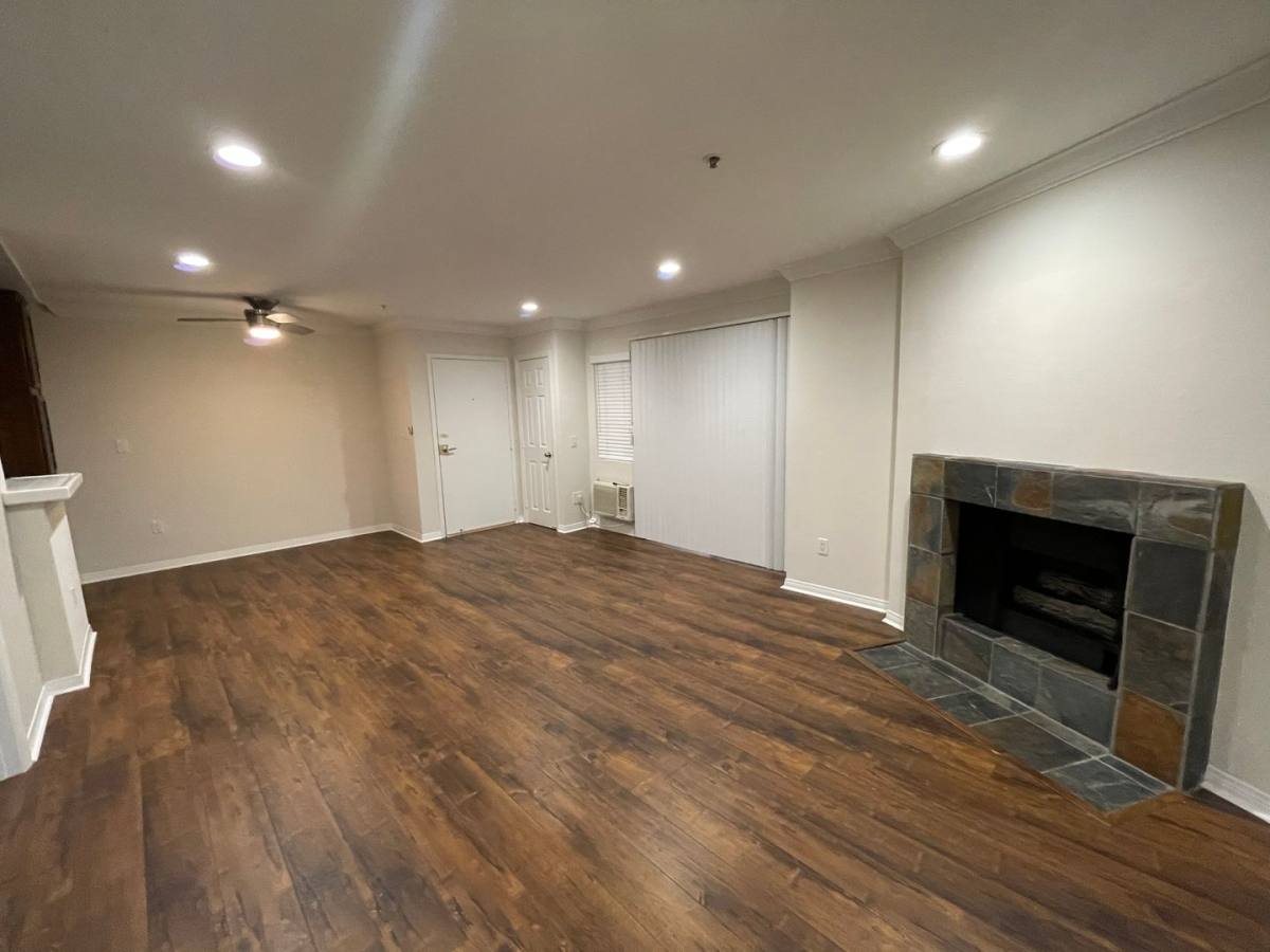 Apartment for rent at 1415 Venice Blvd, Venice, CA 90291