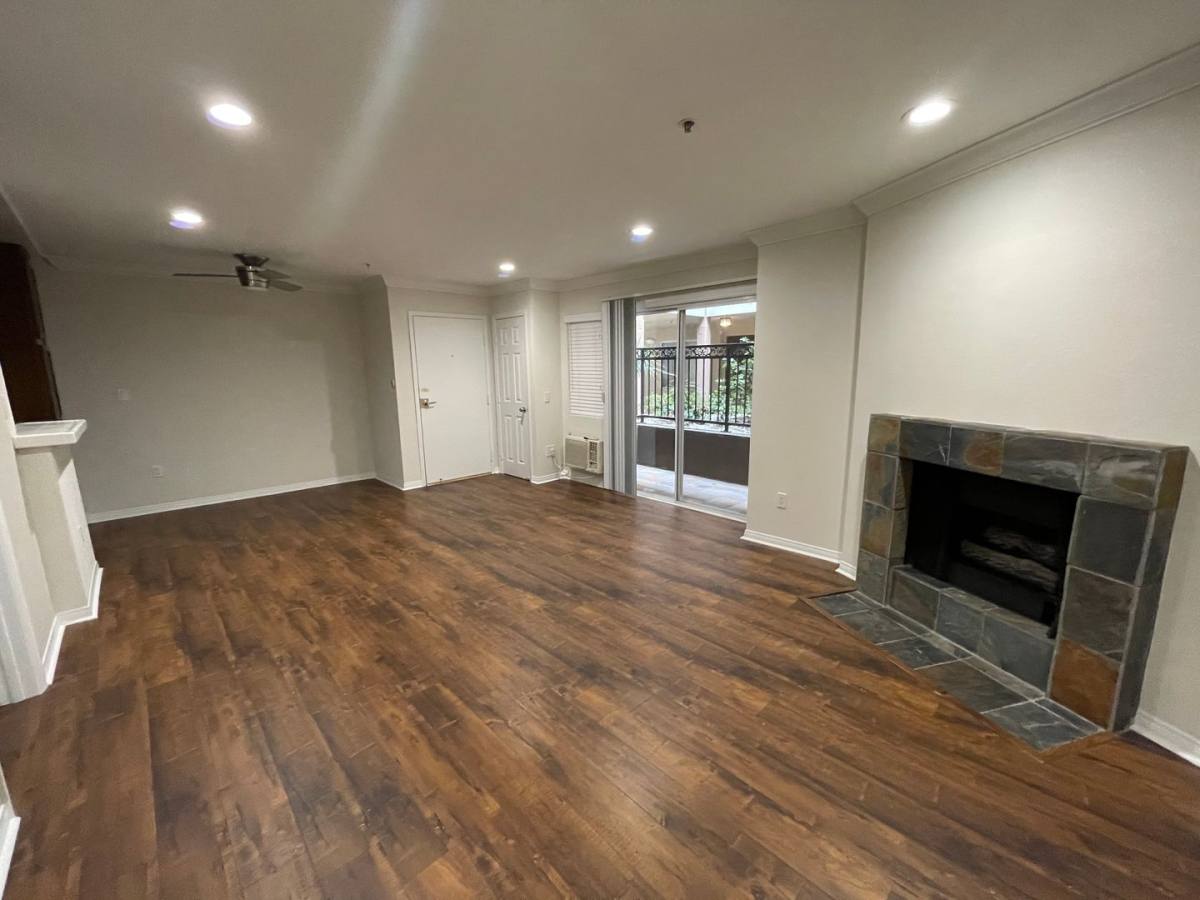Apartment for rent at 1415 Venice Blvd, Venice, CA 90291