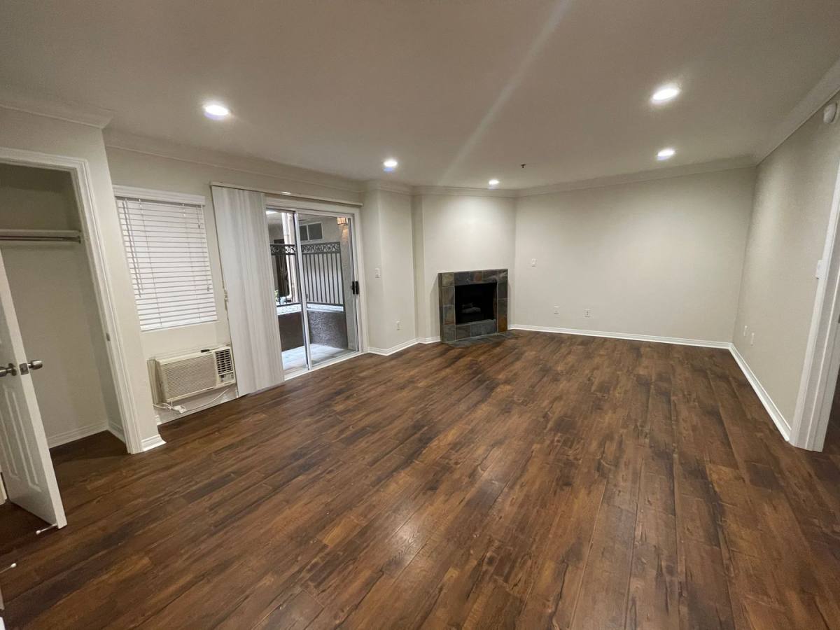 Apartment for rent at 1415 Venice Blvd, Venice, CA 90291
