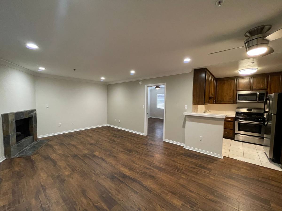 Apartment for rent at 1415 Venice Blvd, Venice, CA 90291