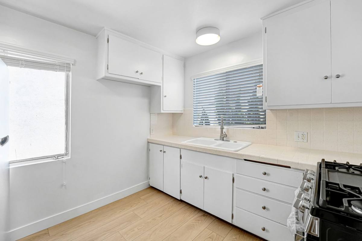Apartment for rent at 303 California Ave, Santa Monica, CA 90403