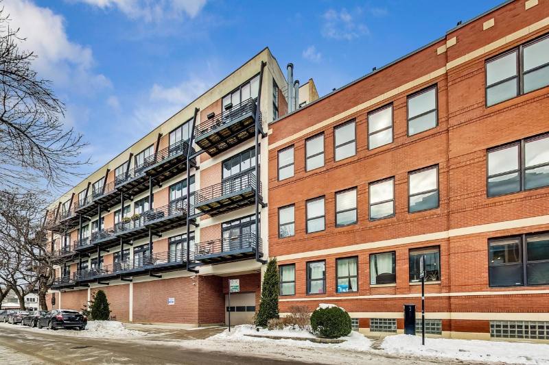 Condo for rent at 2012 W Saint Paul Ave #211, Chicago, IL 60647