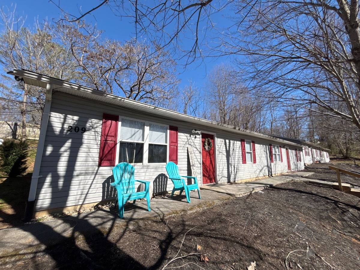 Apartment for rent at 209 Cemetary Lane, Jonesborough, TN 37659