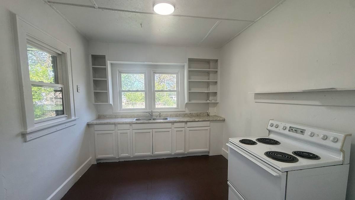 Apartment for rent at 724 S Linden St, Alliance, OH 44601