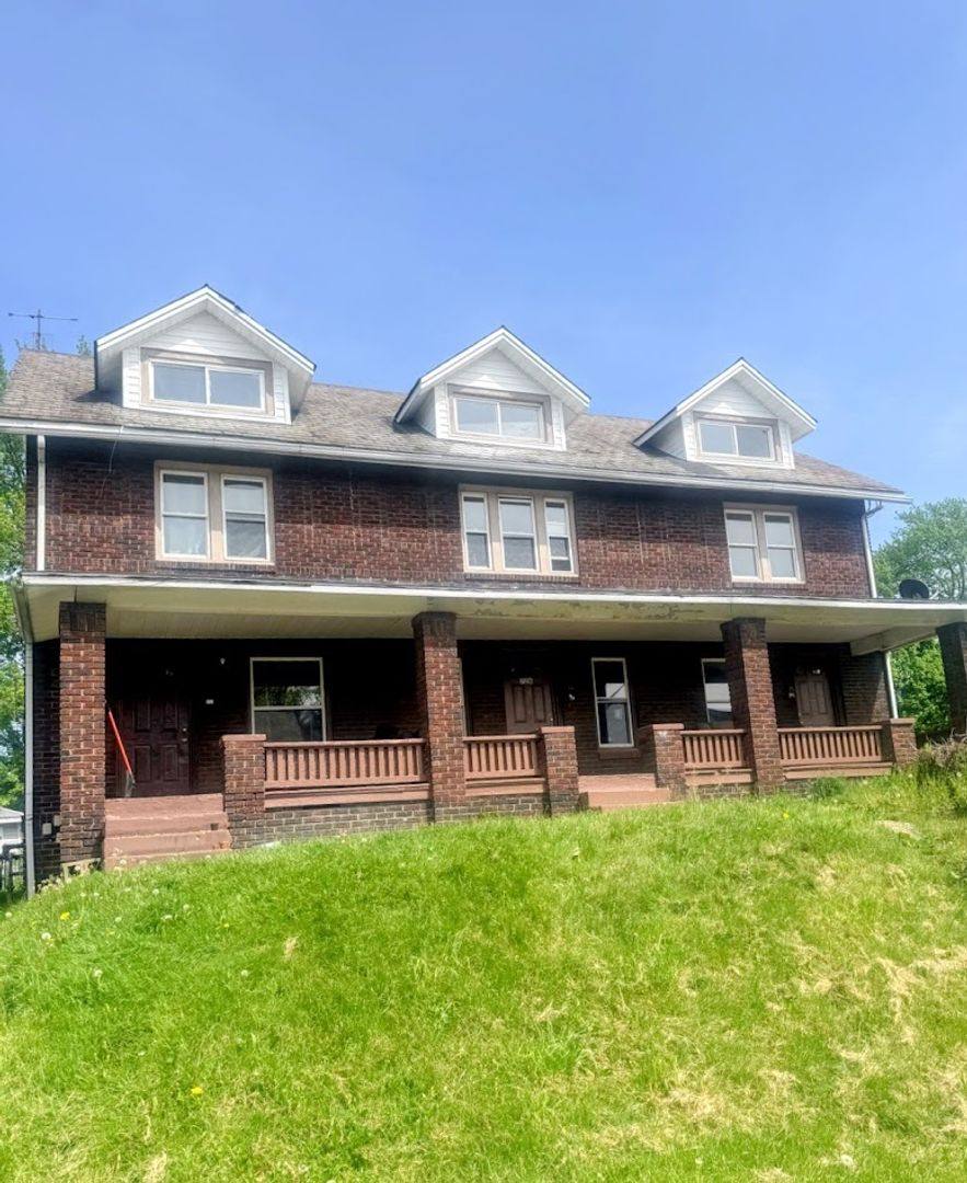 Apartment for rent at 724 S Linden St, Alliance, OH 44601