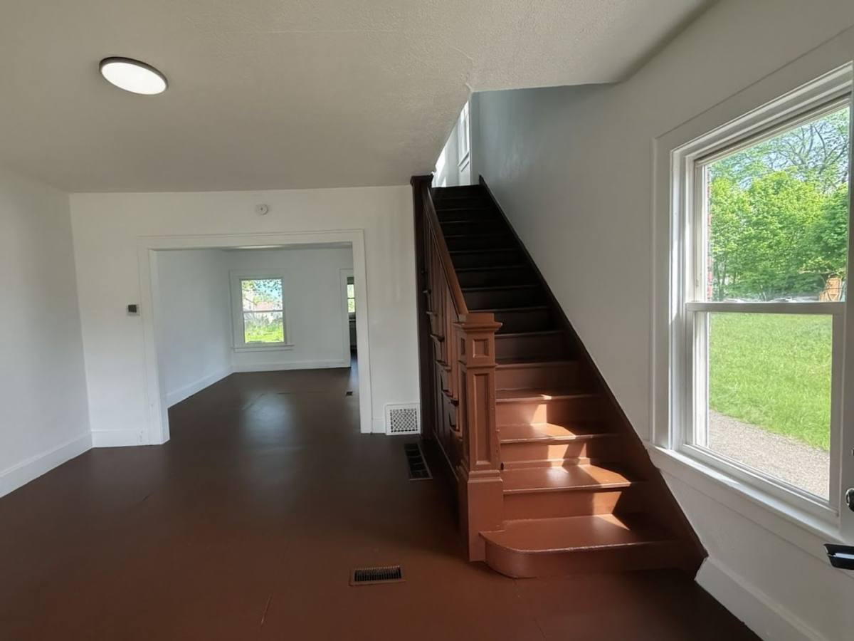 Apartment for rent at 724 S Linden St, Alliance, OH 44601