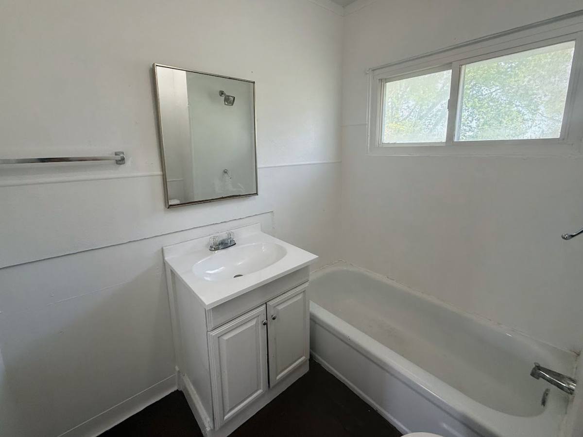 Apartment for rent at 724 S Linden St, Alliance, OH 44601