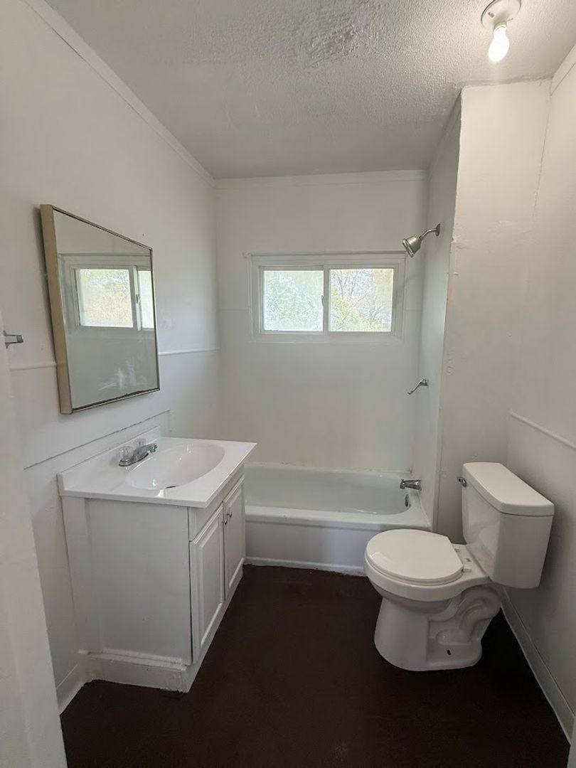 Apartment for rent at 724 S Linden St, Alliance, OH 44601