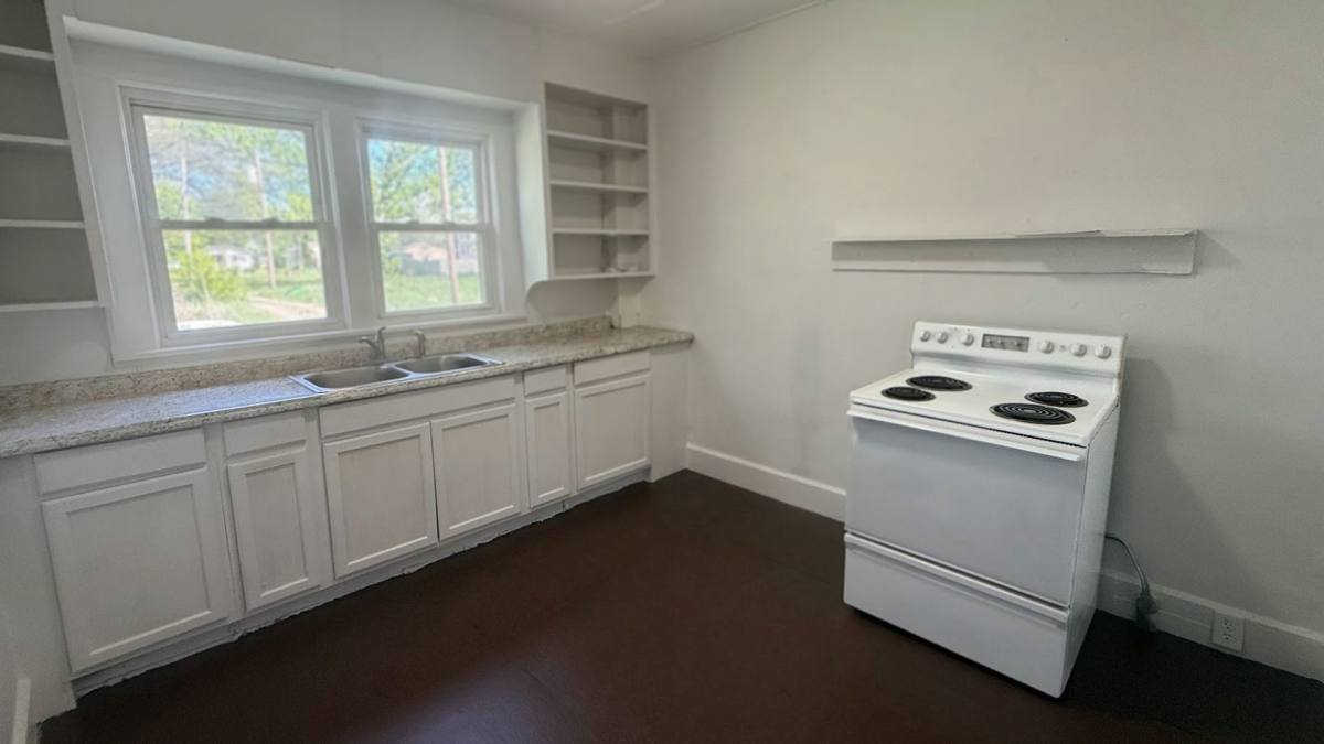 Apartment for rent at 724 S Linden St, Alliance, OH 44601