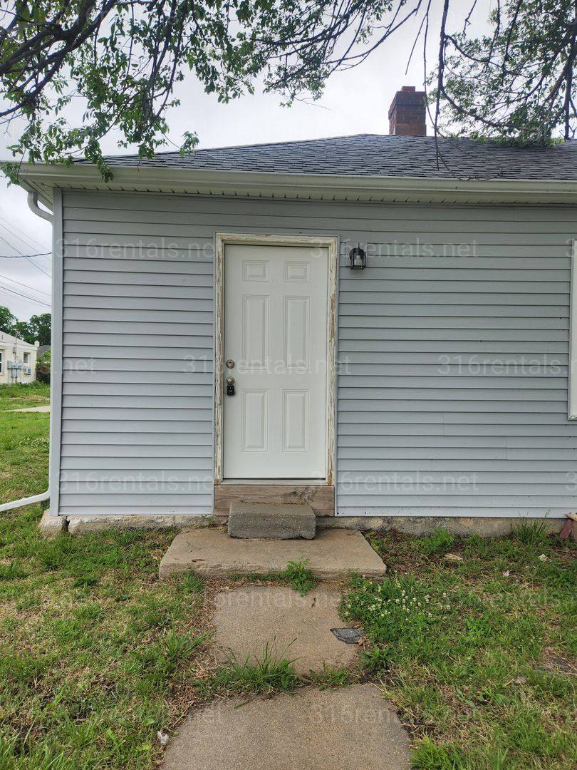 Apartment for rent at 847 N Glendale St, Wichita, KS 67208
