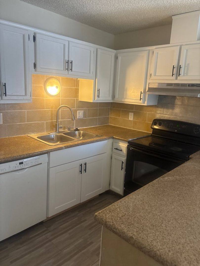 Apartment for rent at 4223 Zavala St, Las Vegas, NV 89103