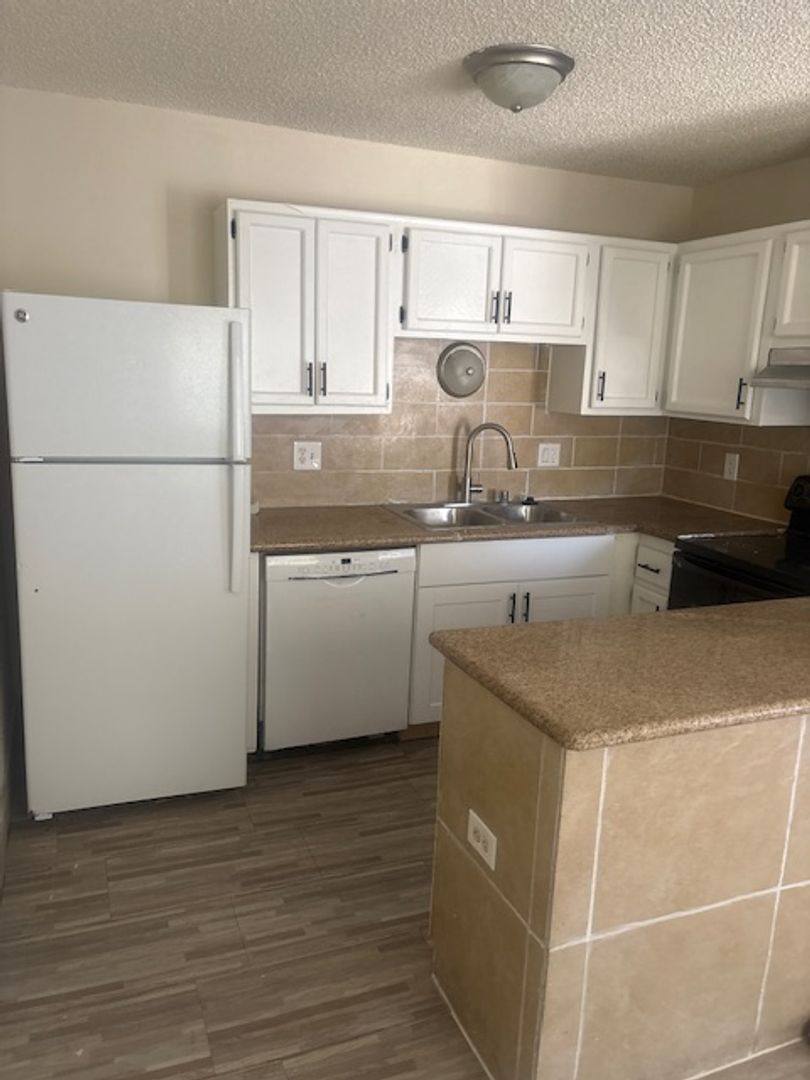 Apartment for rent at 4223 Zavala St, Las Vegas, NV 89103