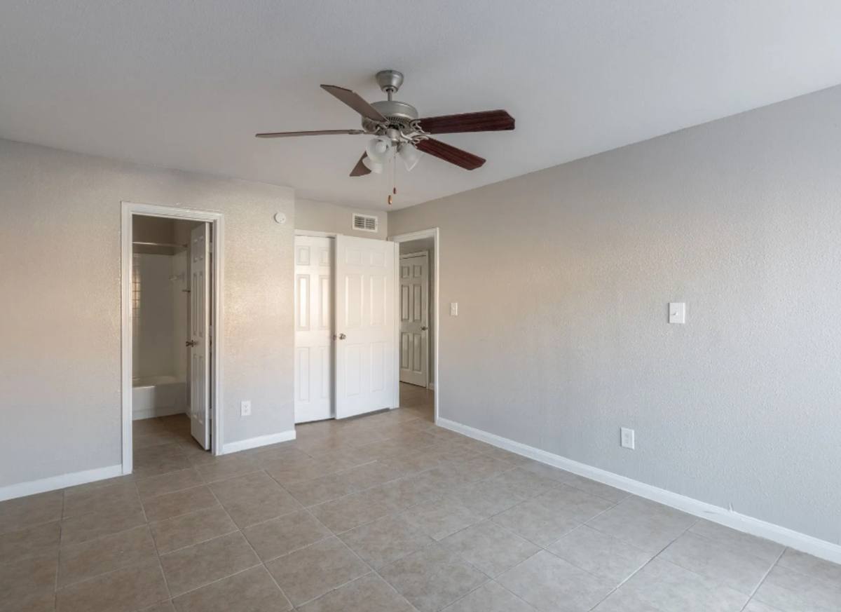 Apartment for rent at 855 Greens Rd, Houston, TX 77060