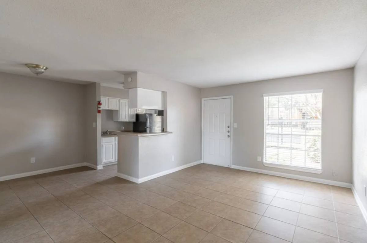 Apartment for rent at 855 Greens Rd, Houston, TX 77060