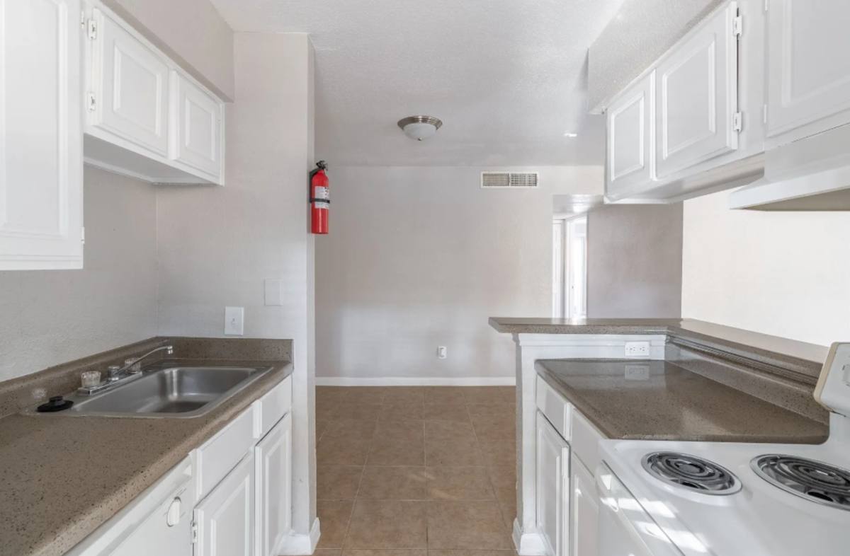Apartment for rent at 855 Greens Rd, Houston, TX 77060