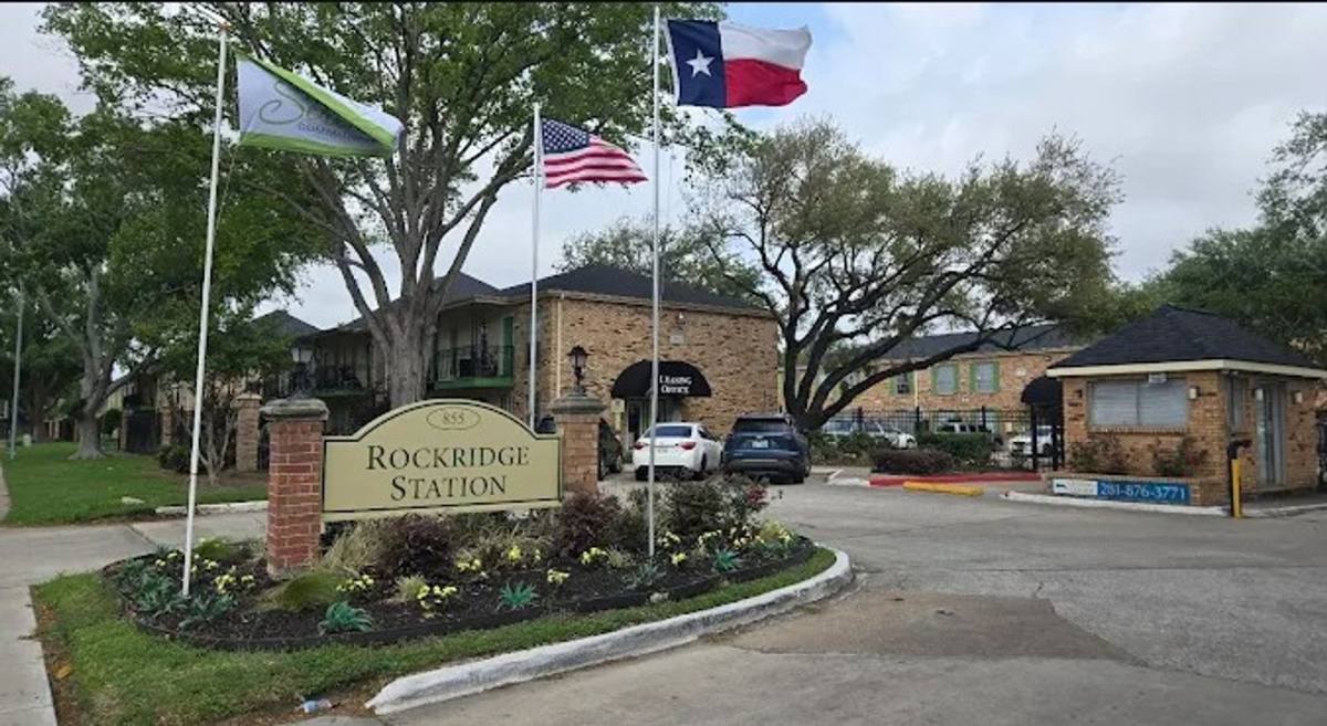 Apartment for rent at 855 Greens Rd, Houston, TX 77060