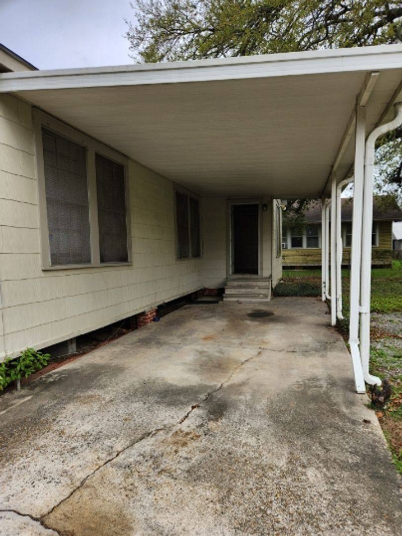 House for rent at 239 W Dr, Baton Rouge, LA 70806
