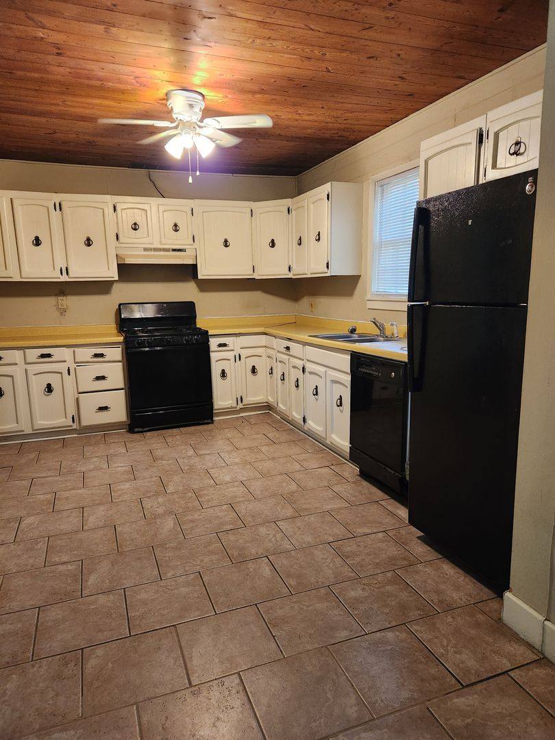 House for rent at 239 W Dr, Baton Rouge, LA 70806