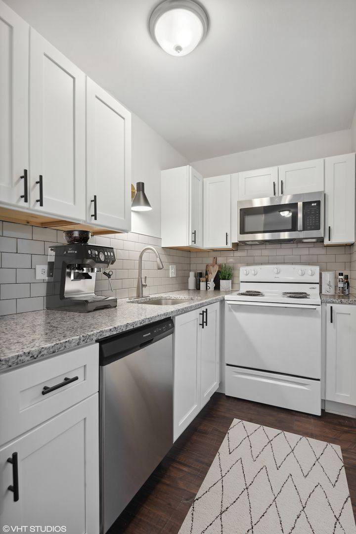 Apartment for rent at 2940 Wellington Ave, Lisle, IL 60532