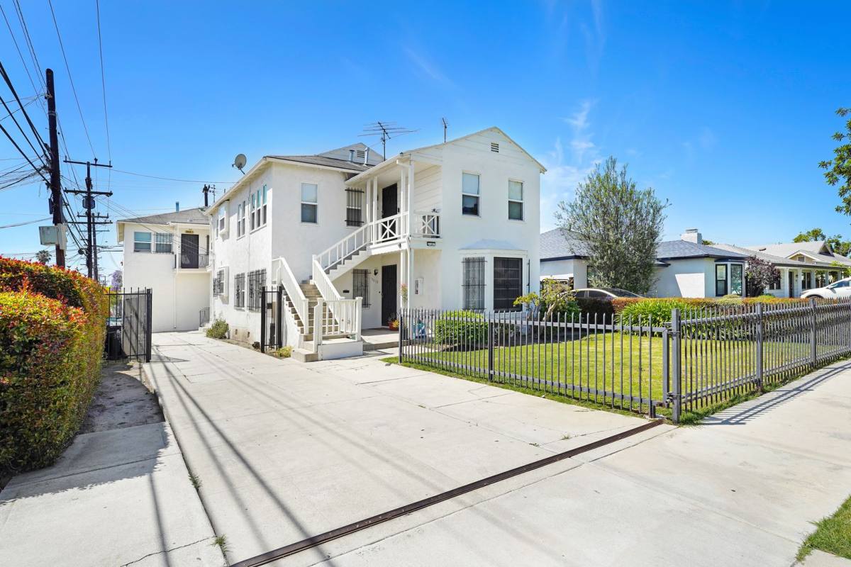 Apartment for rent at 3616 W 59th Place, Los Angeles, CA 90043