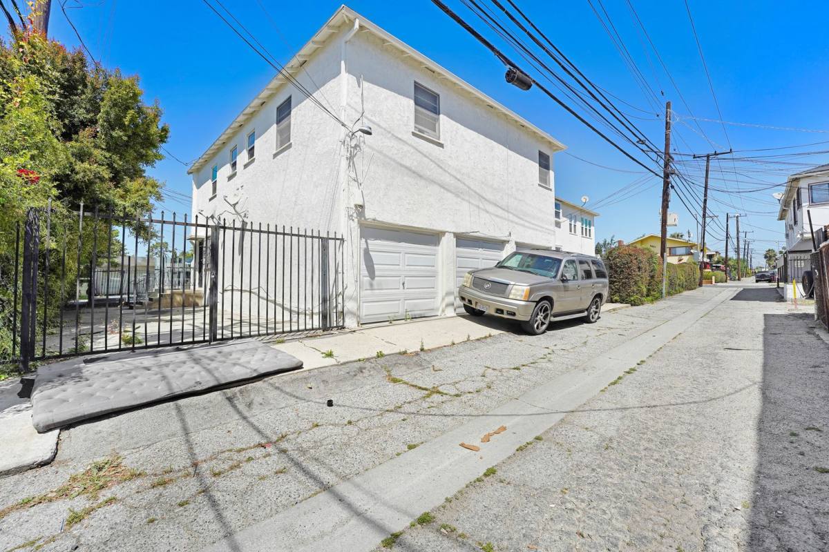 Apartment for rent at 3616 W 59th Place, Los Angeles, CA 90043