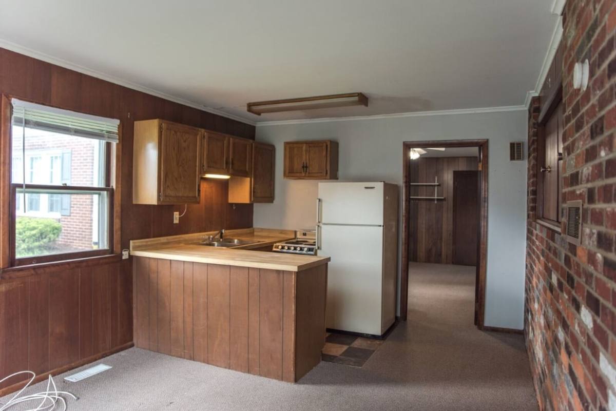 Apartment for rent at 824 W Wayne St, Muncie, IN 47303