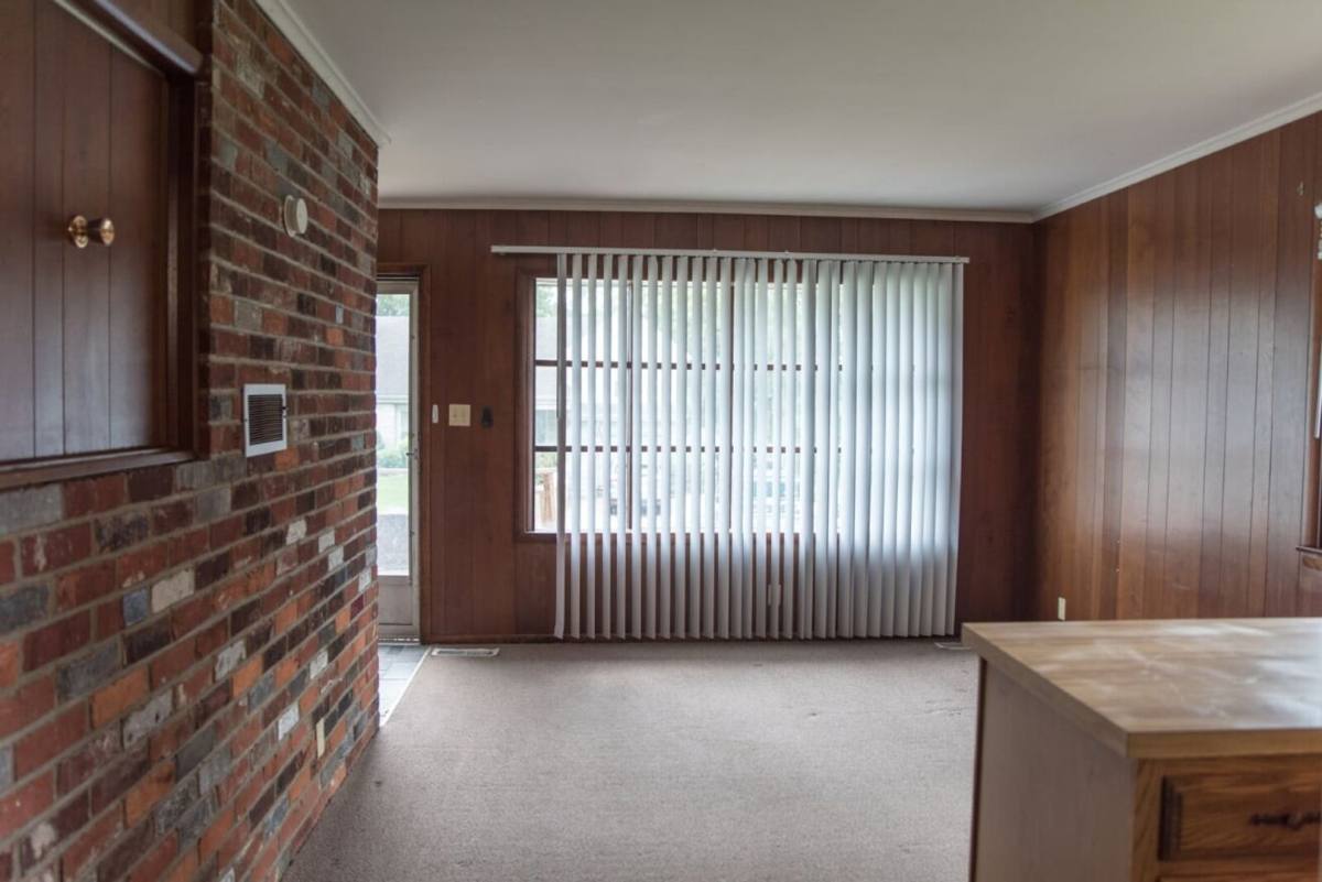 Apartment for rent at 824 W Wayne St, Muncie, IN 47303