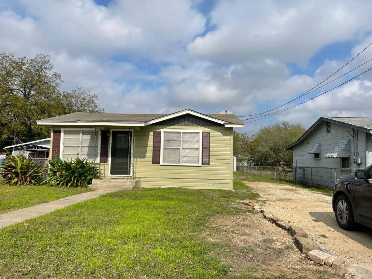 House for rent at 675 W Pyron, San Antonio, TX 78221