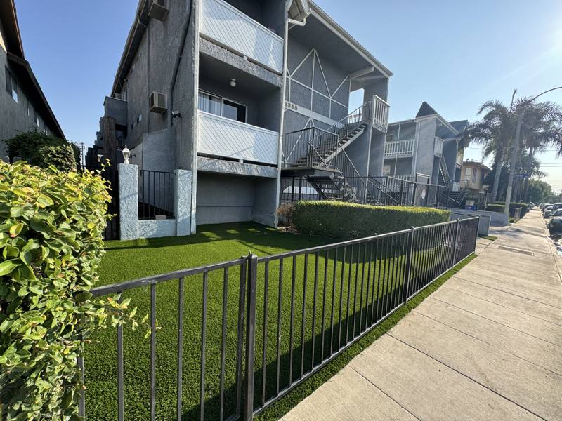 Apartment for rent at 18360 Napa St, Northridge, CA 91325